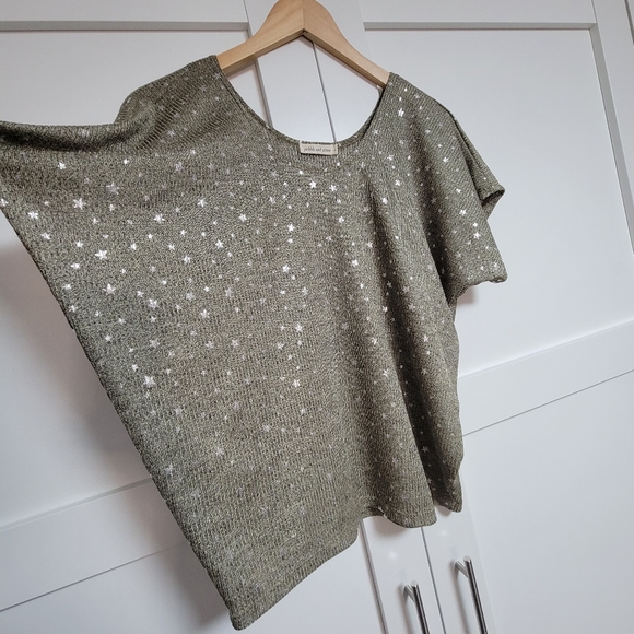 ✨️3 For $30✨️Pebble & Stone Sparkly Star Flowy Top (S) - Picture 3 of 9